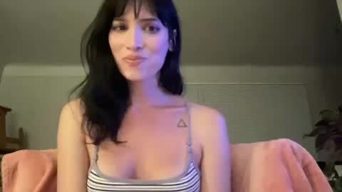 Kiki Hart online show from 10-12-25, 02:21