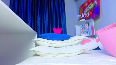 Snapshot of kikiolovely chatting on 07-26-26, 05:20 Kiki online show from 07-26-26, 05:20