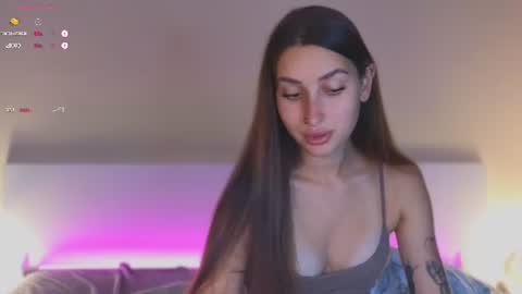 Snapshot of kikkymii chatting on 06-14-26, 03:14 Kikky online show from 06-14-26, 03:14