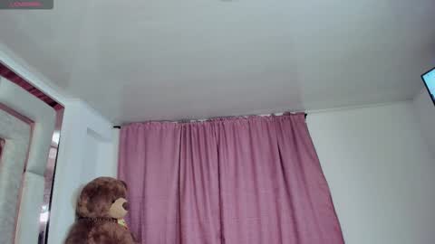 Snapshot of kim2_t chatting on 10-30-25, 02:57 Nicole. online show from 10-30-25, 02:57