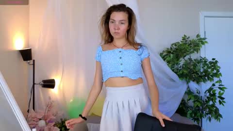 Kim online show from 09-10-25, 10:04