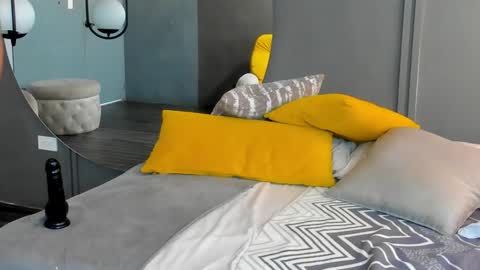 Kim online show from 12-31-24, 04:14