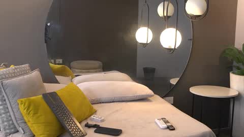 Kim online show from 12-22-25, 12:46