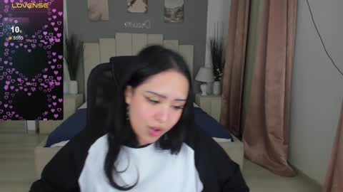 Snapshot of kim_brownie chatting on 12-03-24, 11:33 Kim online show from 12-03-24, 11:33
