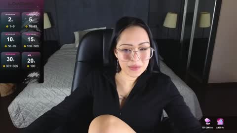 Snapshot of kim_brownie chatting on 02-08-25, 05:08 Kim online show from 02-08-25, 05:08