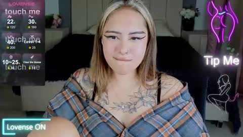 Snapshot of kim_brownie chatting on 09-17-25, 06:04 Kim online show from 09-17-25, 06:04