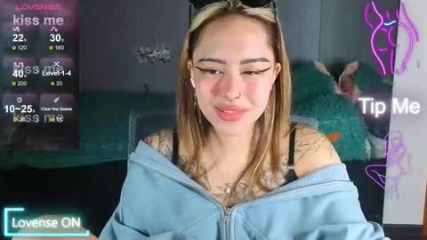 Kim online show from 10-05-25, 05:17