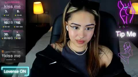 Kim online show from 11-28-25, 09:12