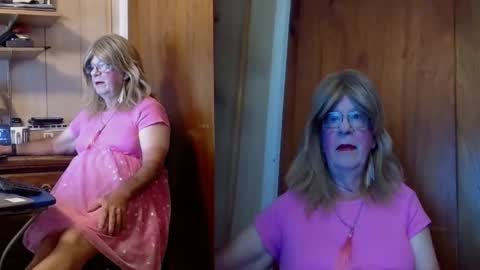 kim crossdresser     no nude room and clean chat only. online show from 09-10-25, 02:17