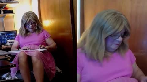 kim crossdresser     no nude room and clean chat only. online show from 03-10-26, 02:55