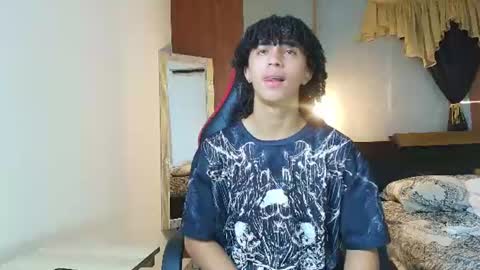 Snapshot of kim_curly_ chatting on 07-14-26, 01:06 KIM online show from 07-14-26, 01:06