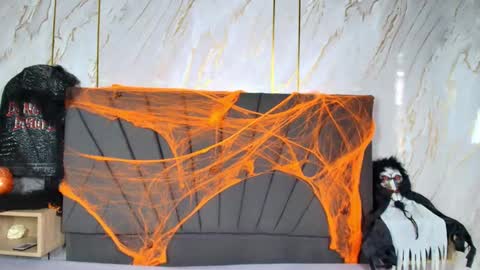 kim  online show from 10-20-25, 07:03