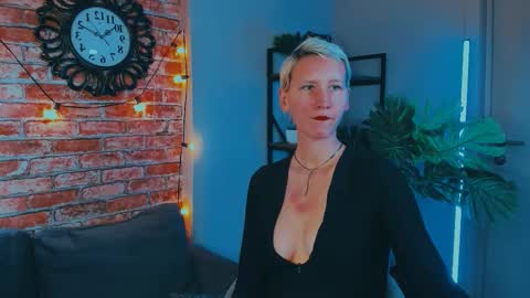 Kim online show from 10-02-25, 12:12