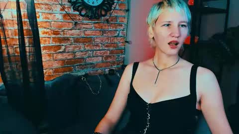 Kim online show from 10-19-25, 12:28