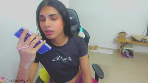 Snapshot of kim_wexler chatting on 02-10-25, 12:52 OnlyFans kimberlywexlr online show from 02-10-25, 12:52