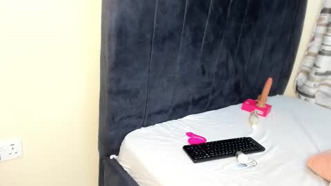 kimberly_blaze online show from 02-04-26, 08:20