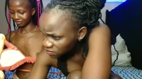 Snapshot of kimberly_chloe chatting on 11-22-25, 04:22 Kimberly online show from 11-22-25, 04:22