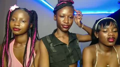 Snapshot of kimberly_chloe chatting on 11-22-25, 04:28 Kimberly online show from 11-22-25, 04:28