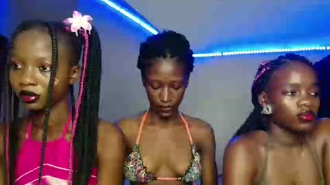 Snapshot of kimberly_chloe chatting on 11-30-25, 03:16 Kimberly online show from 11-30-25, 03:16