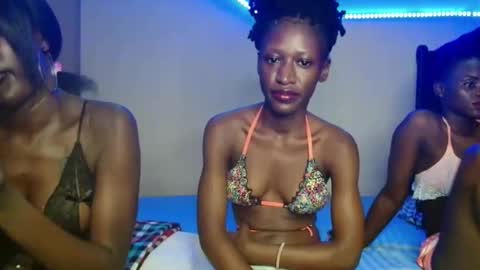 Snapshot of kimberly_chloe chatting on 12-04-25, 04:48 Kimberly online show from 12-04-25, 04:48