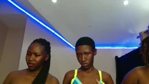 Snapshot of kimberly_chloe chatting on 01-12-26, 05:56 Kimberly online show from 01-12-26, 05:56