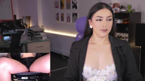 Snapshot of kimberly_clars chatting on 05-26-26, 09:00 Kimberly 1200-1900 GMT-5 online show from 05-26-26, 09:00