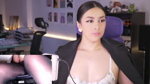Snapshot of kimberly_clars chatting on 05-27-26, 01:57 Kimberly 1200-1900 GMT-5 online show from 05-27-26, 01:57