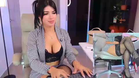 Snapshot of kimberly_hot2 chatting on 06-11-26, 12:32 Melissa online show from 06-11-26, 12:32