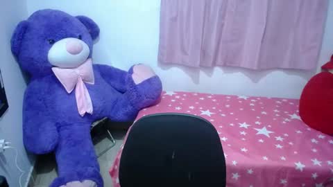 Snapshot of kimberly_slim chatting on 10-30-25, 10:49 Kim online show from 10-30-25, 10:49