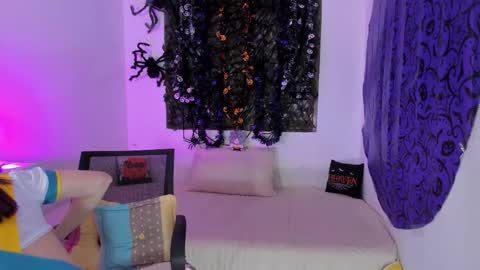 Snapshot of kimberly_thonson chatting on 10-19-25, 11:05 kimberly_thonson online show from 10-19-25, 11:05