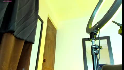 Kimberly Banks online show from 05-11-26, 04:04