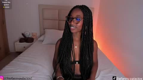 Snapshot of kimberlylenox chatting on 04-09-26, 01:16 Queen Kim online show from 04-09-26, 01:16