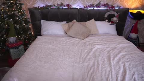 Kim online show from 12-17-24, 05:26