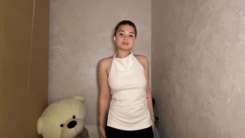 Snapshot of kimbraoehlenschlage chatting on 06-15-26, 04:31 Bella online show from 06-15-26, 04:31