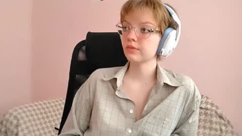 Emy online show from 09-19-25, 08:16