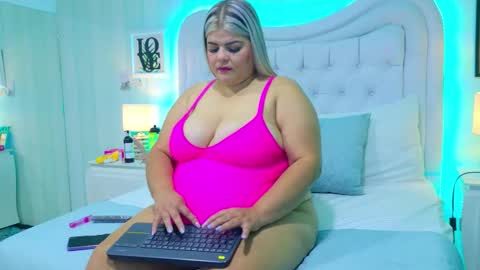 Snapshot of kimbrookss chatting on 09-11-25, 11:43 KimBrooks online show from 09-11-25, 11:43