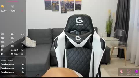 kimi_ivy online show from 09-21-25, 04:14