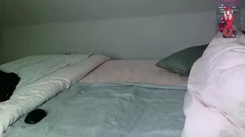 Snapshot of kimihoney_ chatting on 10-28-25, 07:27 Help me reach 100 thumbs up online show from 10-28-25, 07:27