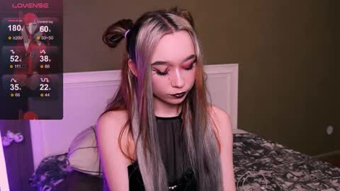 Snapshot of kimiko_luv chatting on 11-25-25, 05:46 Kimiko online show from 11-25-25, 05:46