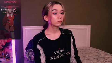 Snapshot of kimiko_luv chatting on 12-14-25, 11:48 Kimiko online show from 12-14-25, 11:48