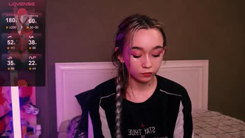 Snapshot of kimiko_luv chatting on 12-15-25, 03:05 Kimiko online show from 12-15-25, 03:05