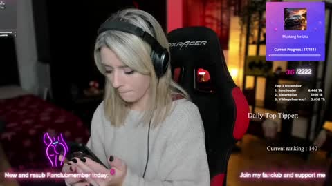 Wolfs Girl online show from 12-19-24, 11:03