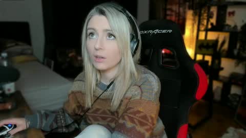 Wolfs Girl online show from 02-12-25, 07:13