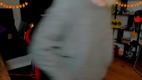 Wolfs Girl online show from 10-29-25, 08:32