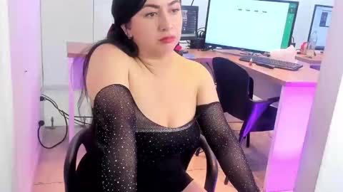 Snapshot of kimkalifa chatting on 09-20-25, 04:02 Camila online show from 09-20-25, 04:02