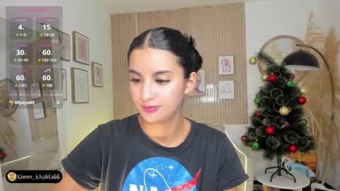 Snapshot of kimm_khalifa chatting on 01-08-25, 01:53 Kim online show from 01-08-25, 01:53