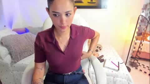 Snapshot of kimmberly_saenz_ chatting on 09-23-25, 11:19 kimmberly_saenz_ online show from 09-23-25, 11:19