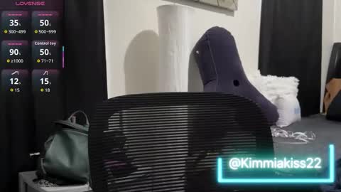 Kimmi online show from 10-21-25, 06:41