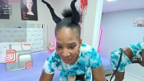 Kim online show from 10-12-25, 11:53