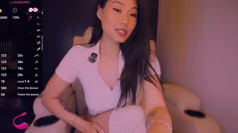 Snapshot of kimmy_chi chatting on 04-27-26, 05:11 Lo online show from 04-27-26, 05:11